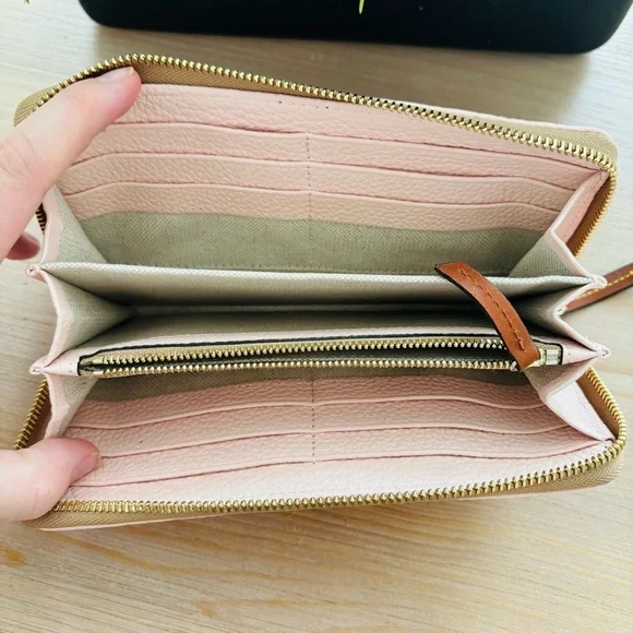 Dooney & Bourke Women’s Light Pink Leather Long Zipper Wallet Tan Interior - Picture 5 of 5